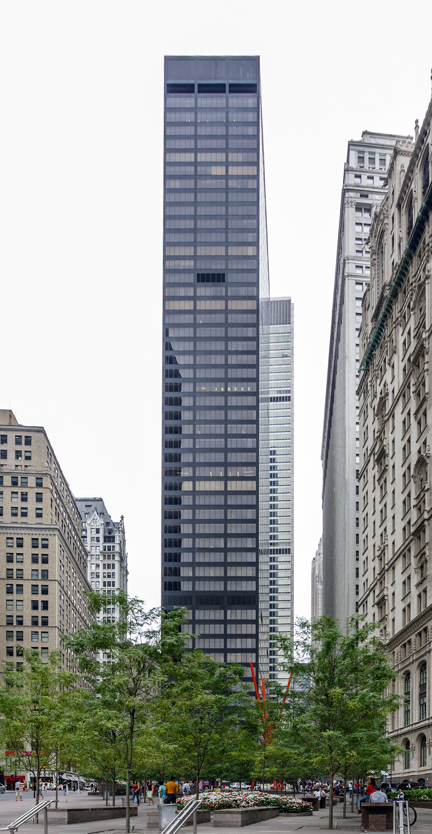 Marine Midland Building, New York City - View from Zucotti Park. © Mathias Beinling